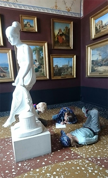Thorvaldsen's Museum, pupils from a local school